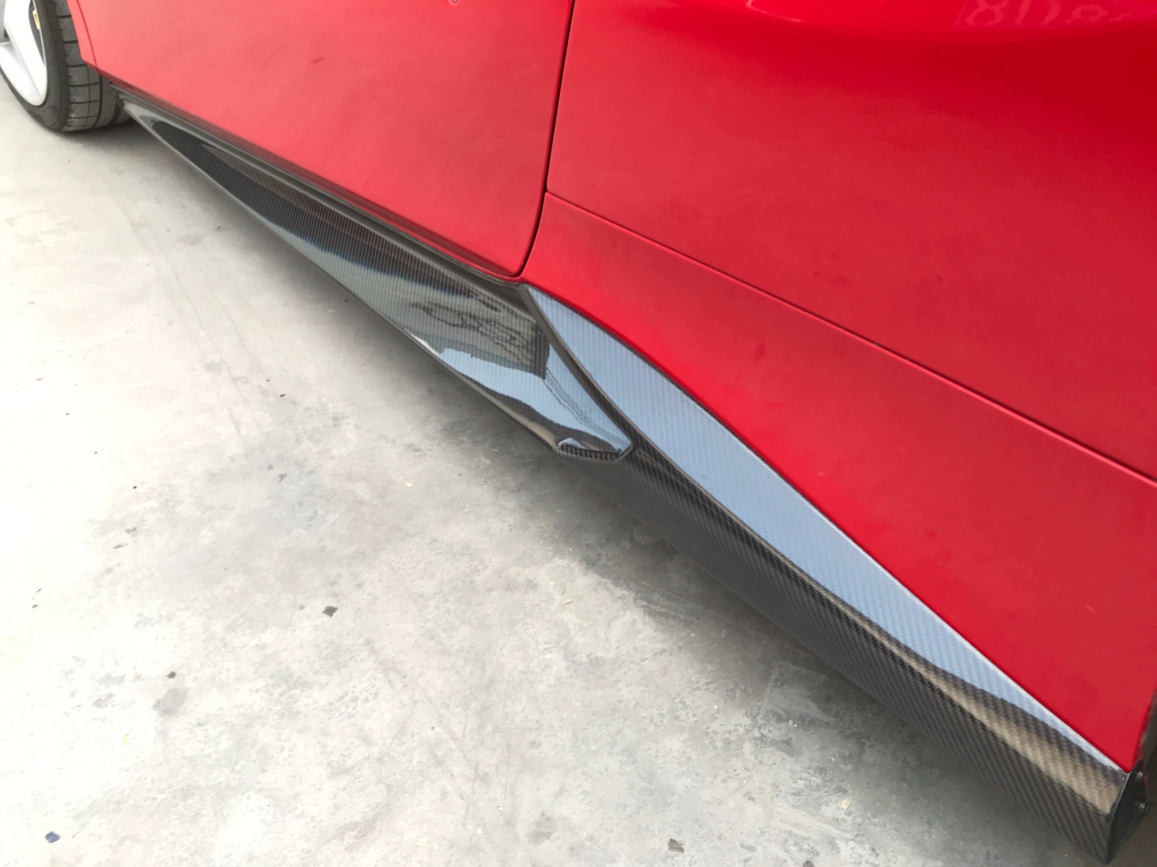 Ferrari 488 SN Dry carbon fiber Side Skirts