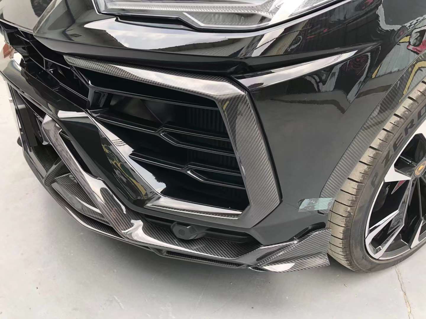 Lamborghini Urus Dry carbon fiber STOP-Style Front Air Vents