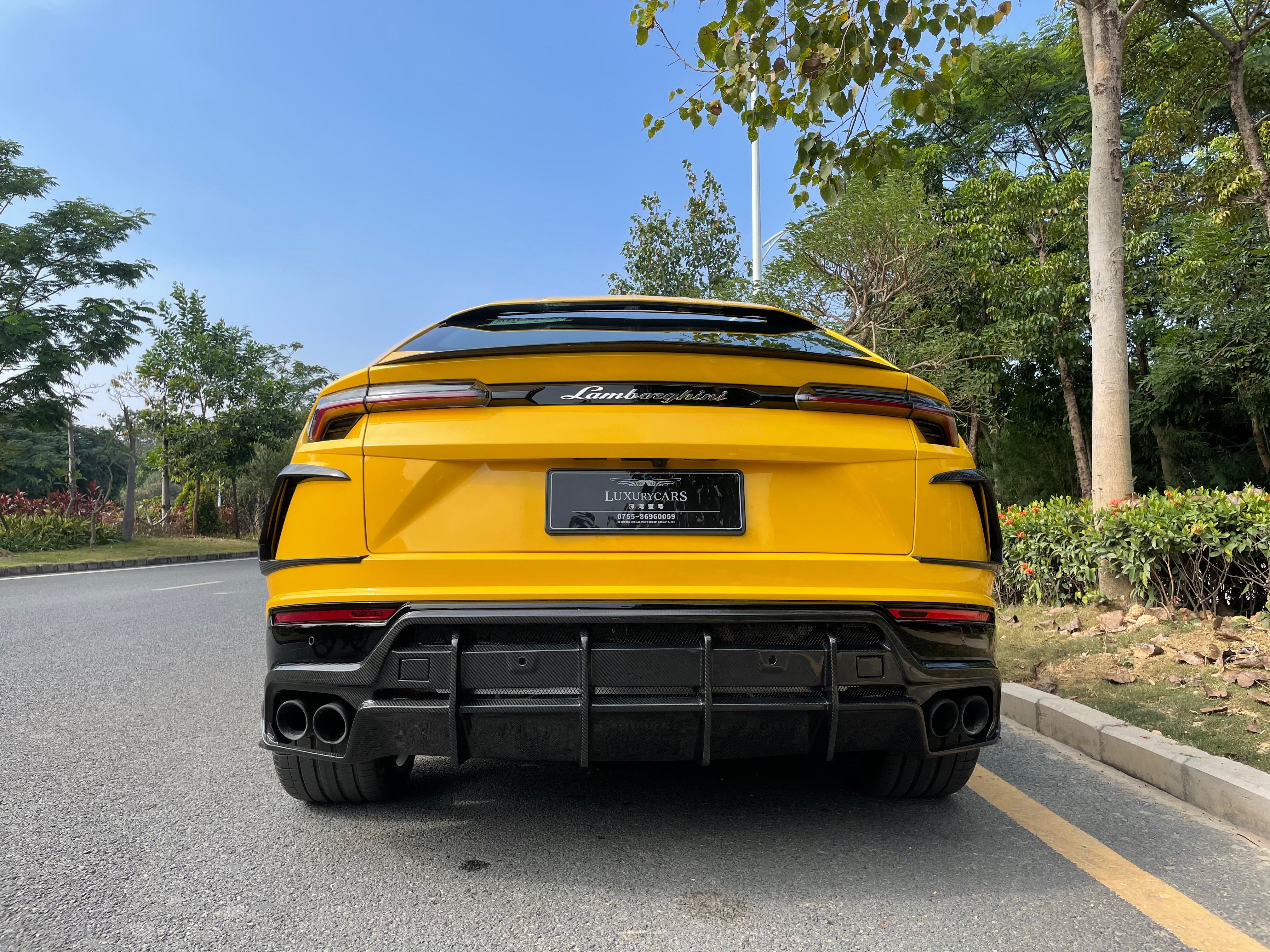 Lamborghini Urus Dry carbon fiber STOP-Style Rear Fender Trims