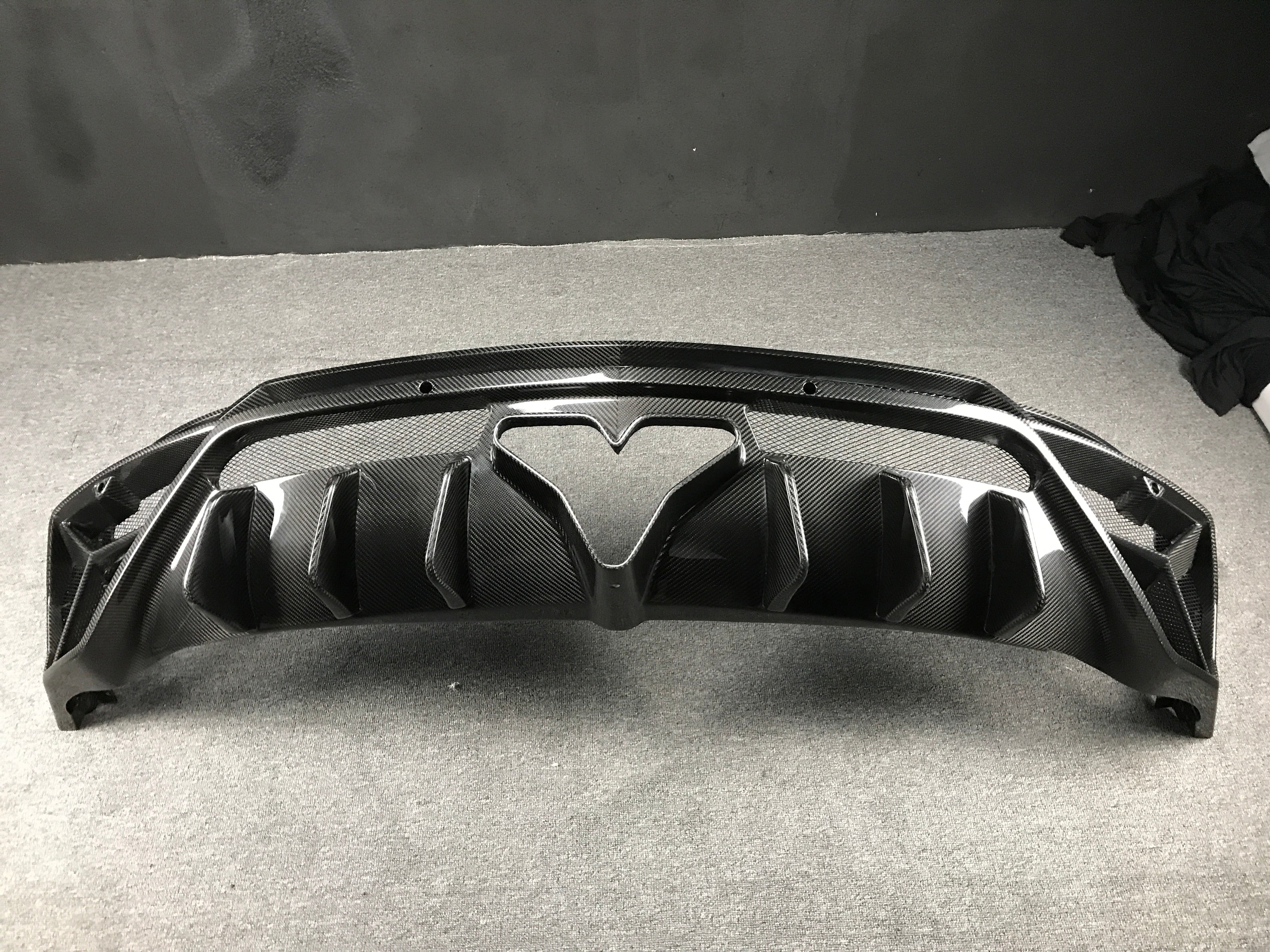 Lamborghini Urus Dry carbon fiber SM-Style Rear Bumper
