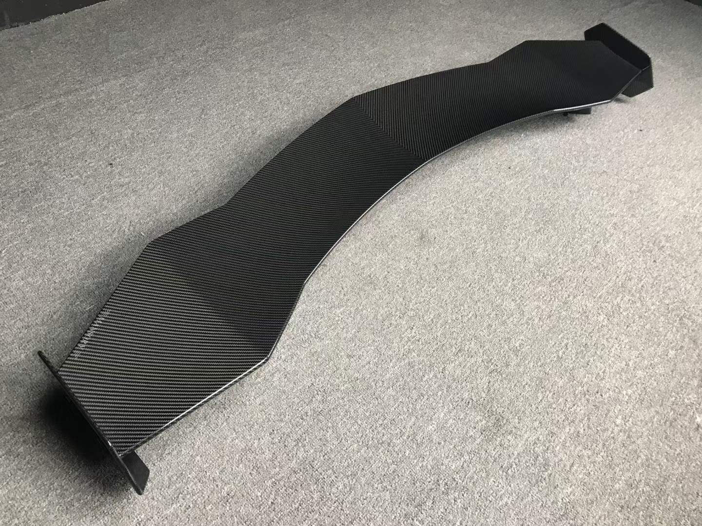 Lamborghini Urus Dry carbon fiber SM-Style GT Large Rear Wing