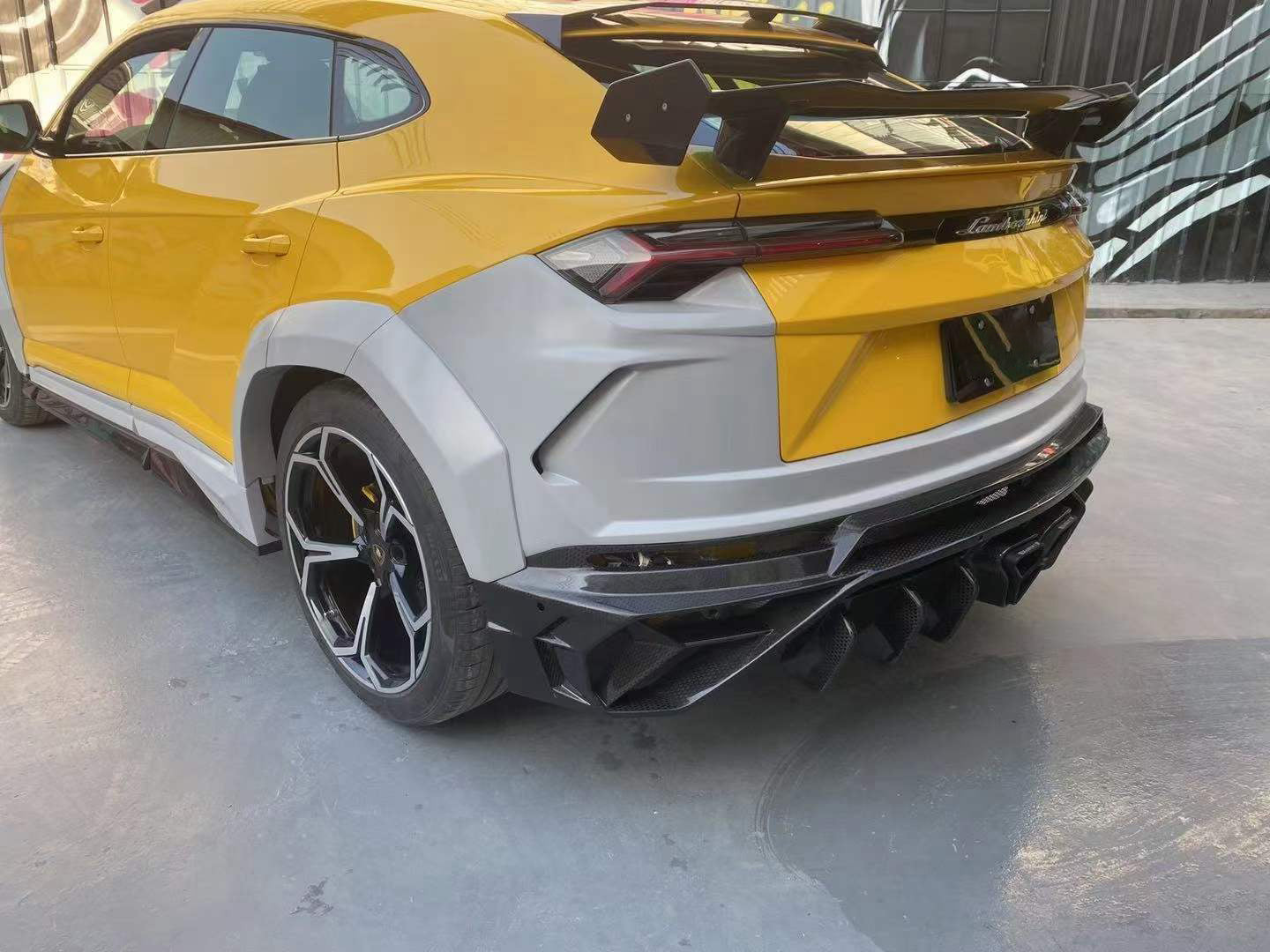 Lamborghini Urus Dry carbon fiber SM-Style GT Large Rear Wing