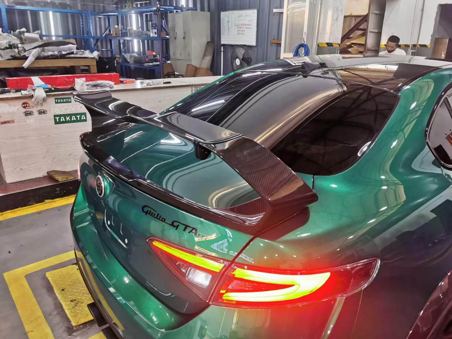Alfa Romeo Giulia Dry Carbon fiber GTA Rear Spoiler
