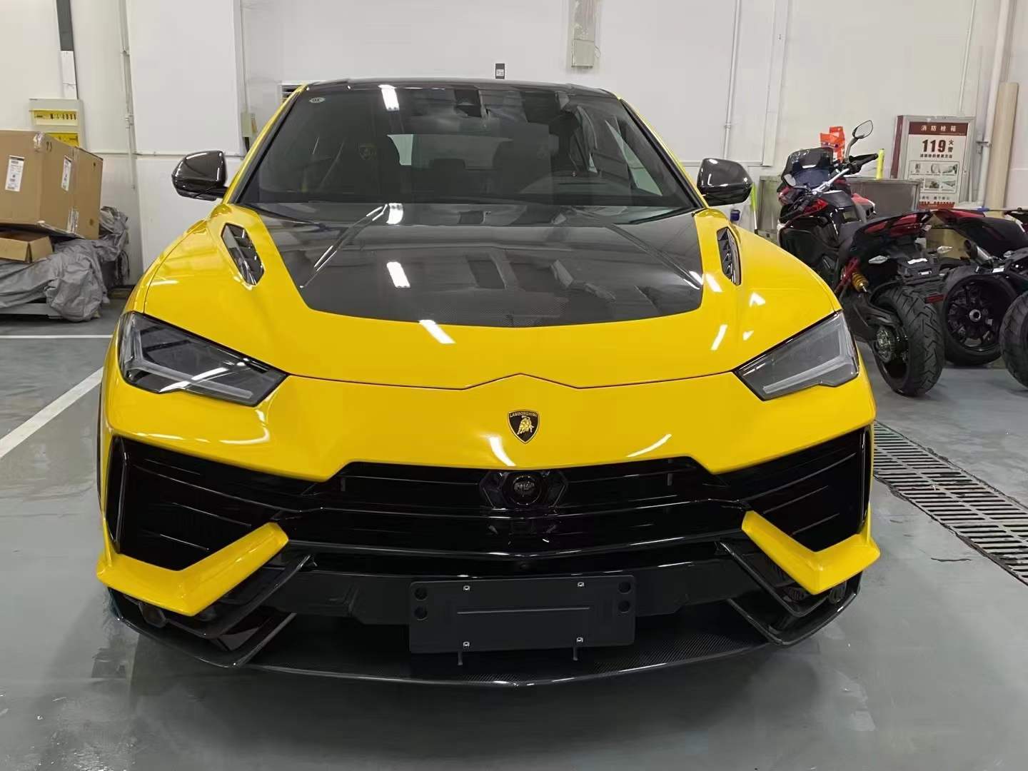 Lamborghini Urus Dry carbon fiber Upgraded P-type Hood
