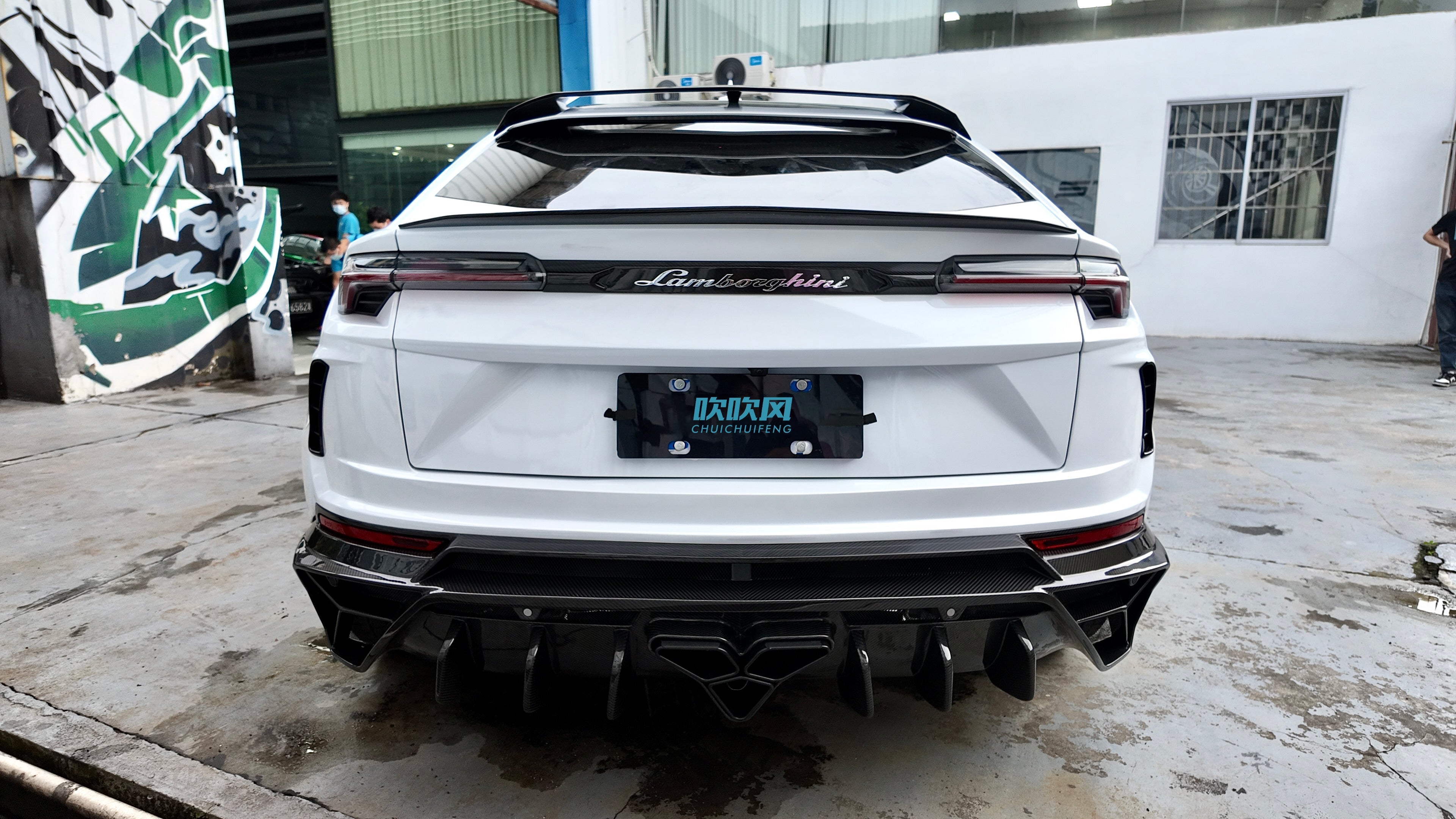 Lamborghini Urus Dry carbon fiber SM-Style Rear Top Wing