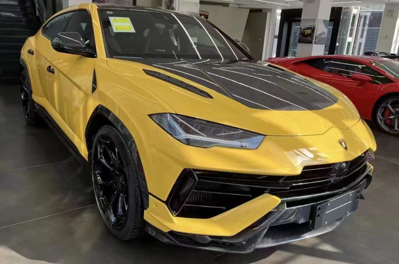 Lamborghini Urus Dry carbon fiber Upgraded P-type Hood