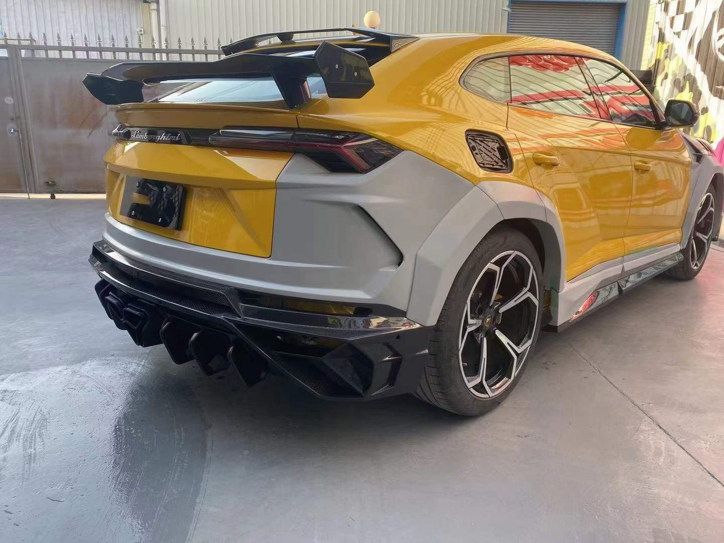 Lamborghini Urus Dry carbon fiber SM-Style GT Large Rear Wing