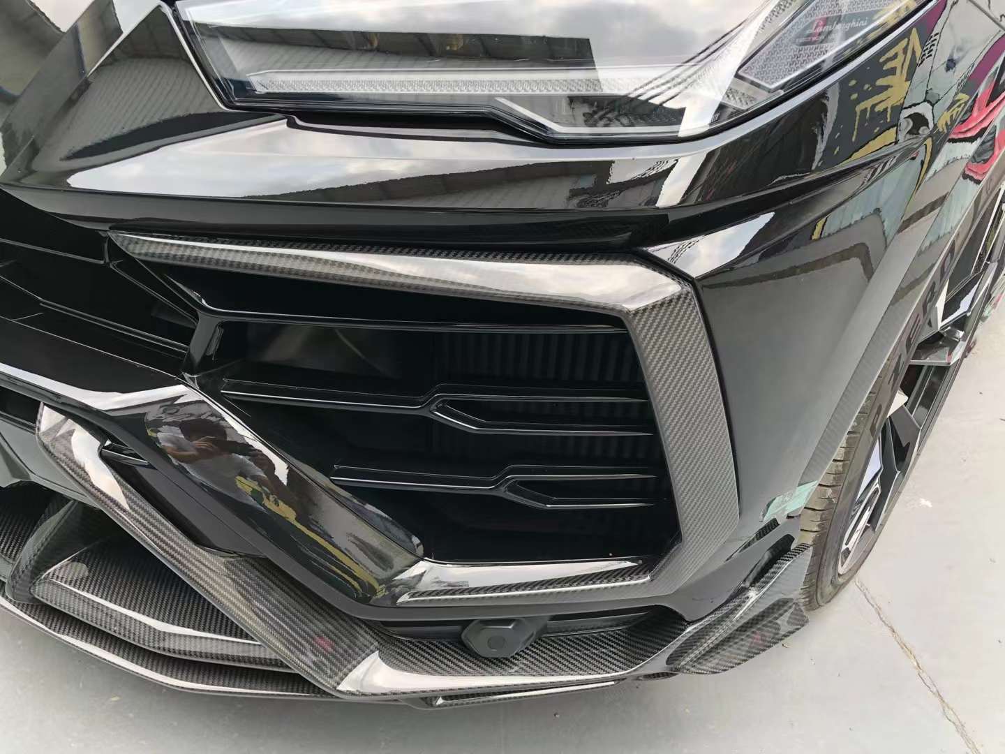 Lamborghini Urus Dry carbon fiber STOP-Style Front Air Vents