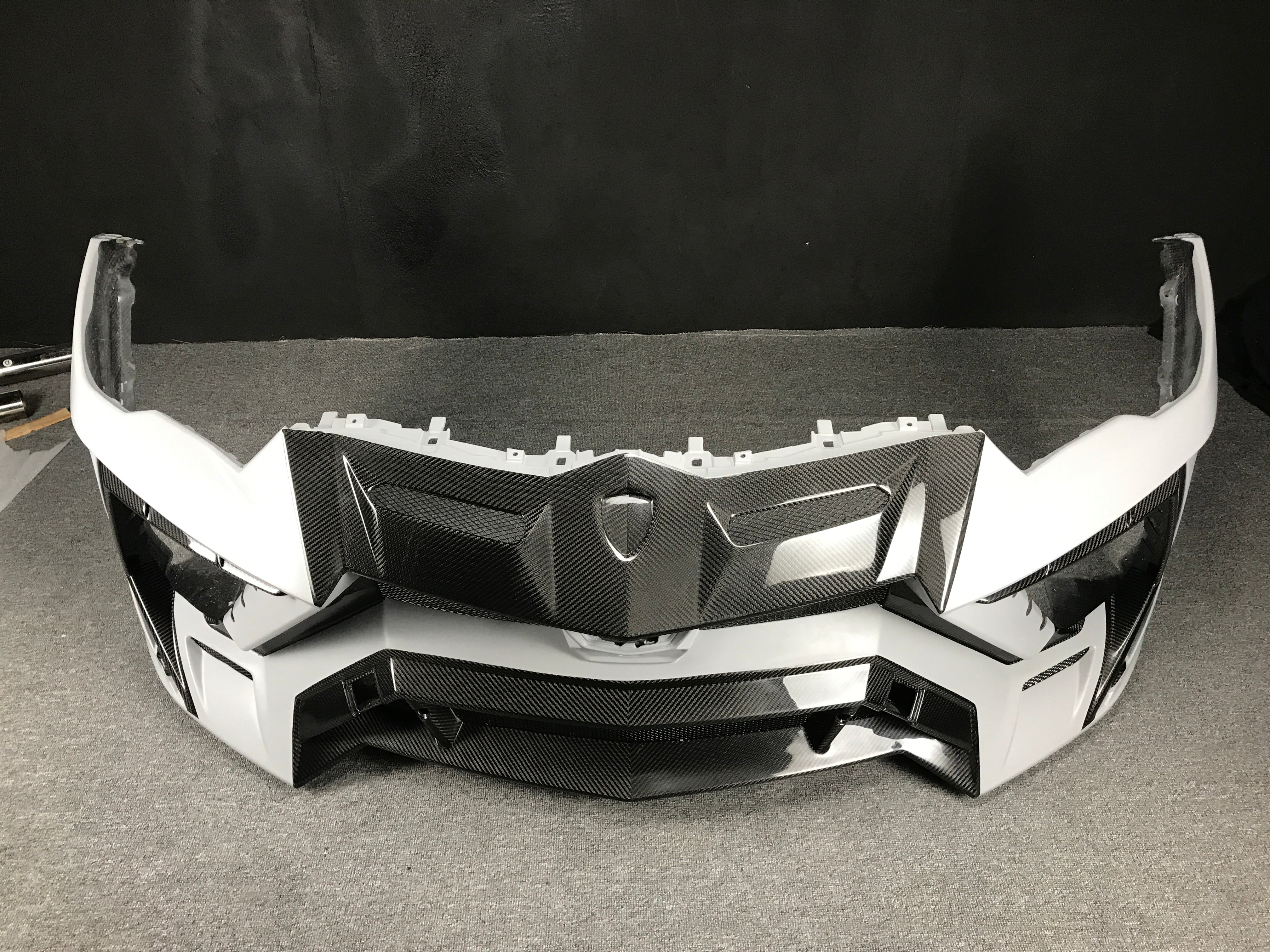 Lamborghini Urus Dry carbon fiber SM-Style Front Bumper