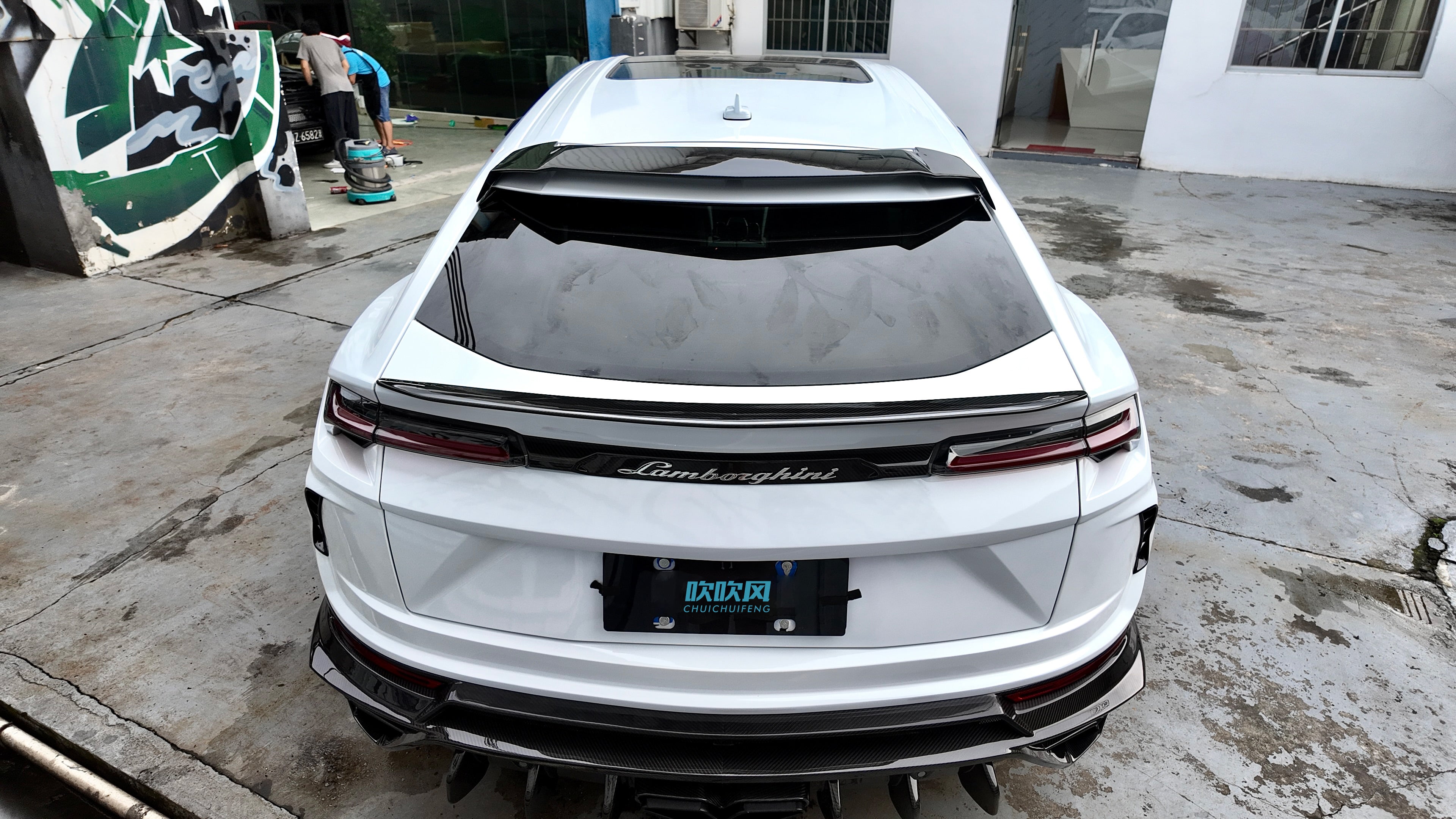 Lamborghini Urus Dry carbon fiber SM-Style Rear Top Wing