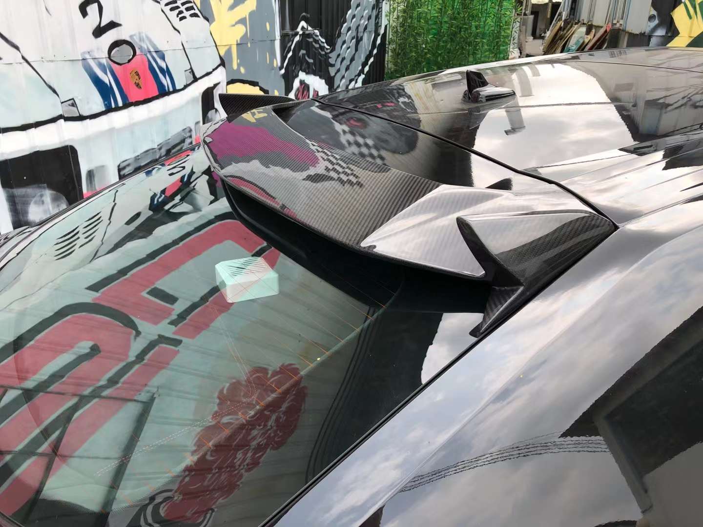 Lamborghini Urus Dry carbon fiber STOP-Style Top Wing