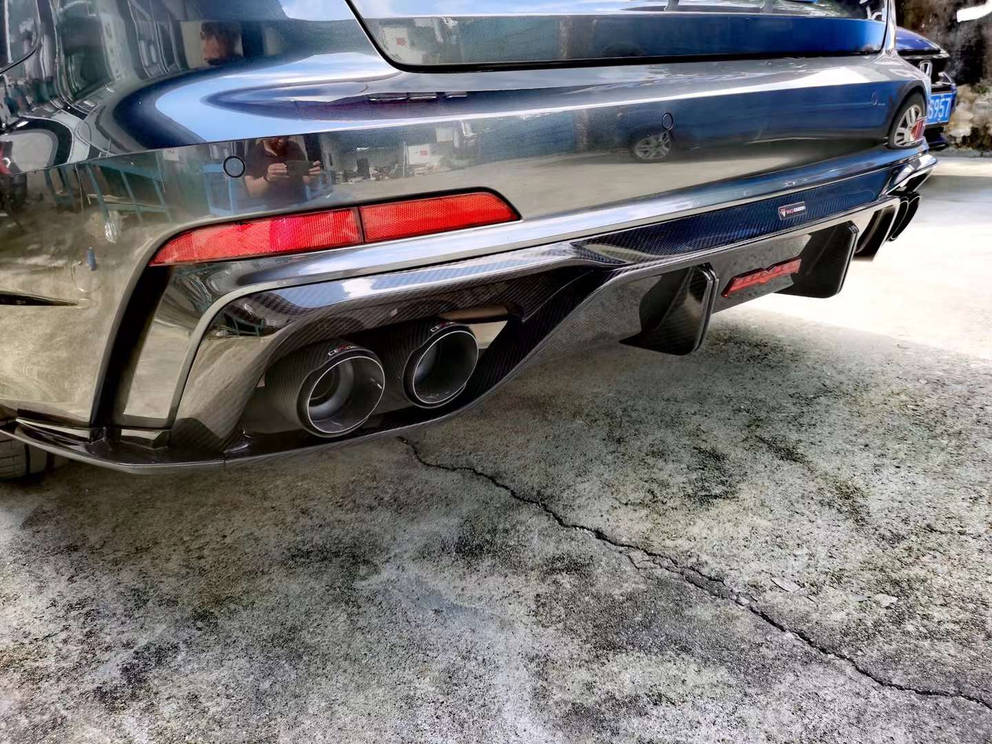 Audi A6/S6 C8 Dry carbon fiber Diffuser