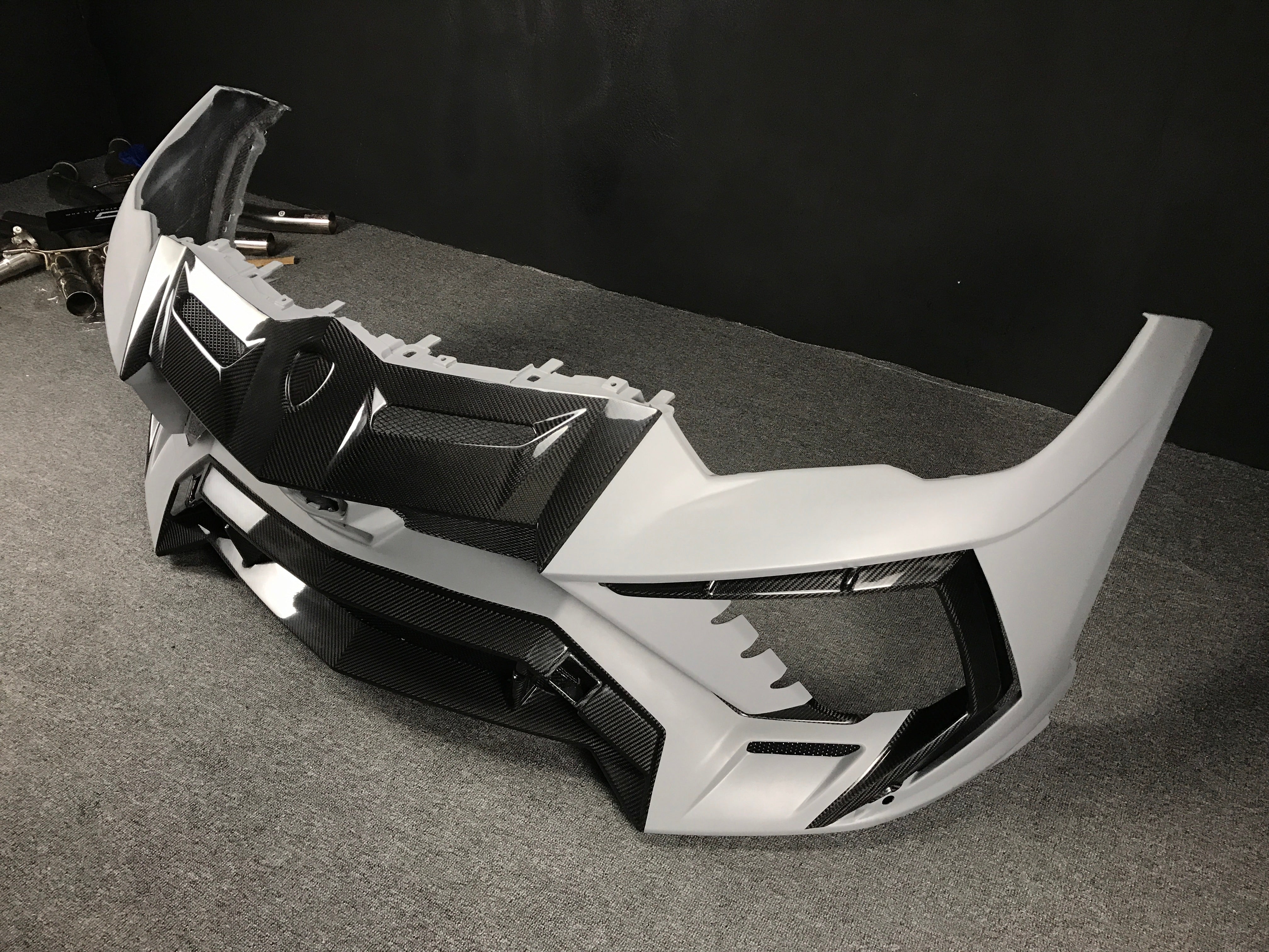 Lamborghini Urus Dry carbon fiber SM-Style Front Bumper