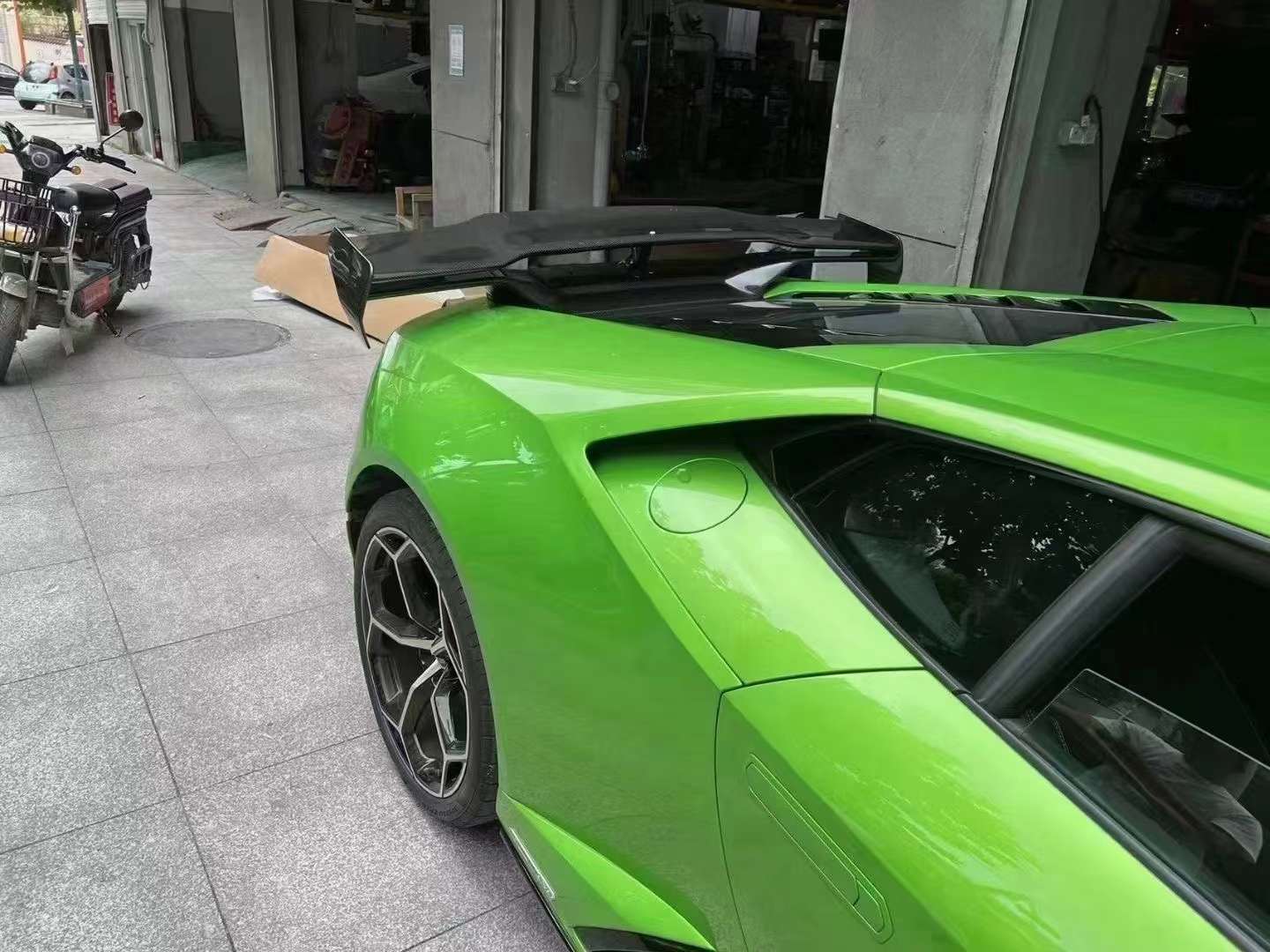 Lamborghini Huracán EVO Dry carbon fiber SV-style Rear Wing