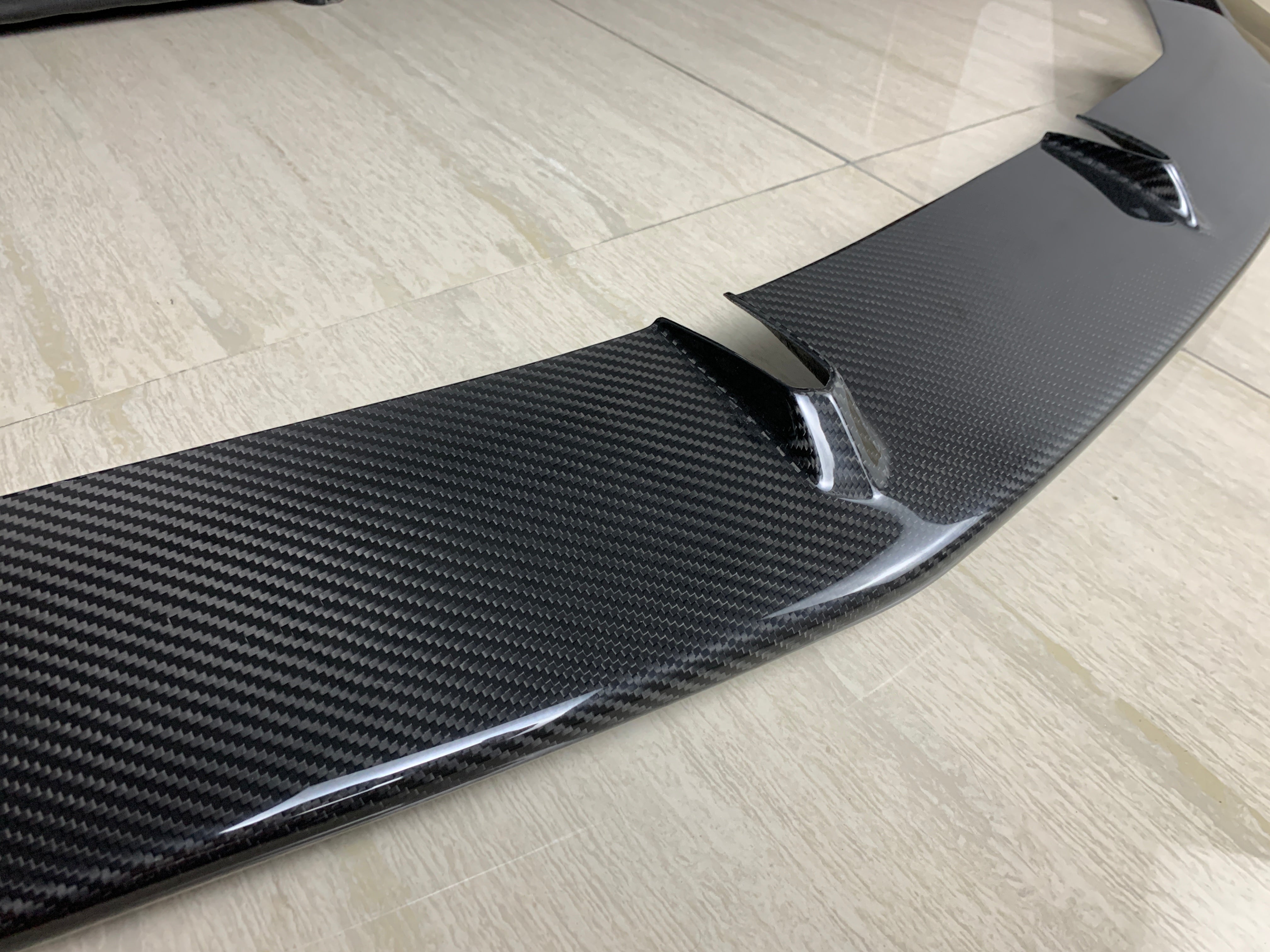 Lamborghini Urus Dry carbon fiber Front Lip