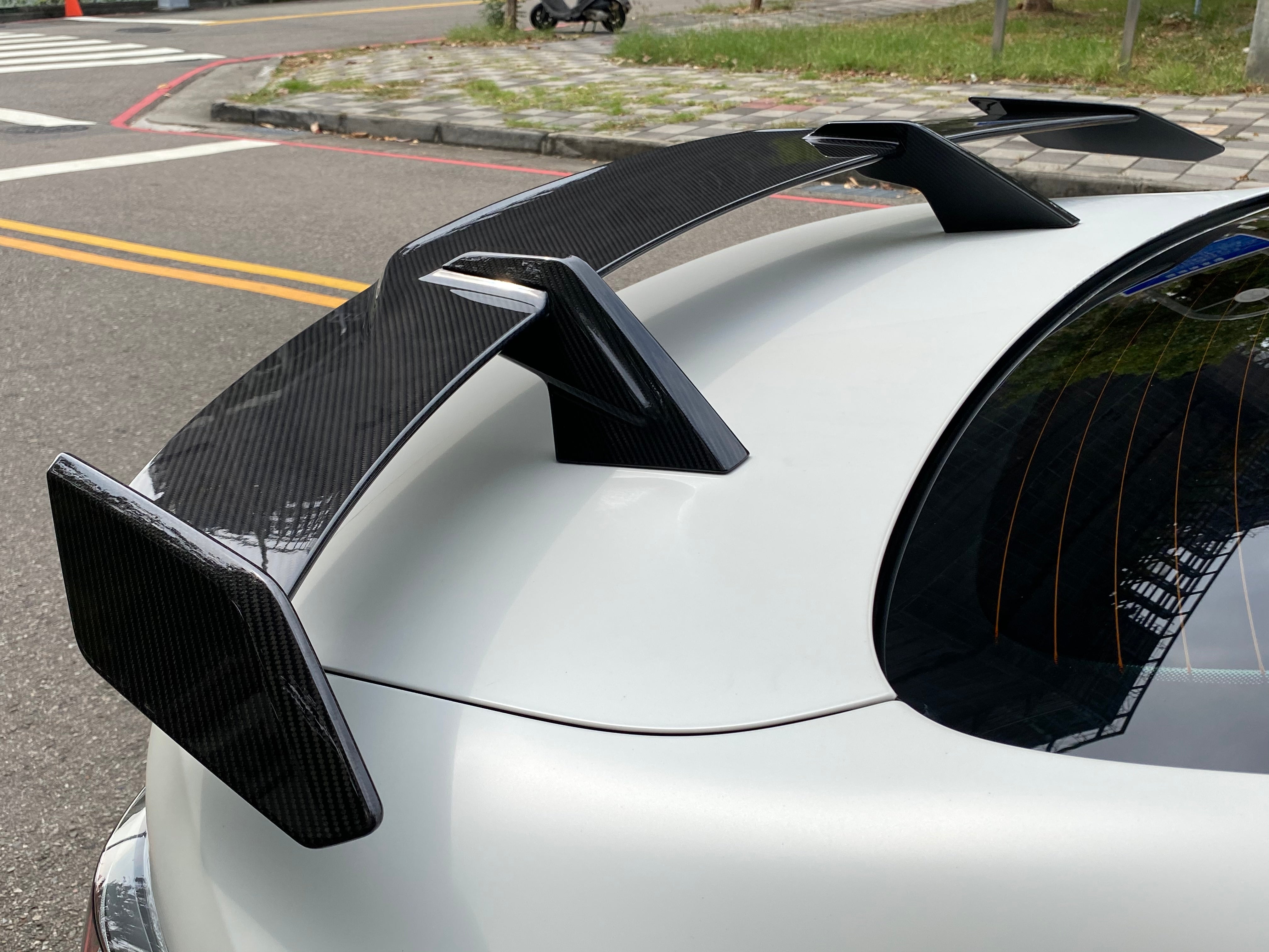 BMW M3/M4 G8x Dry carbon fiber M-Performance Rear Wing